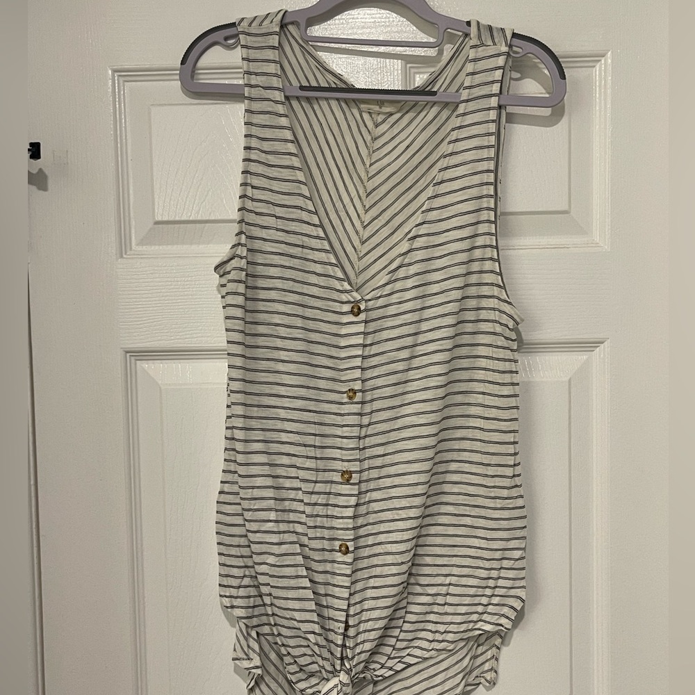 T. la Anthropologie Top. Perfect Summer Tank. Size Medium